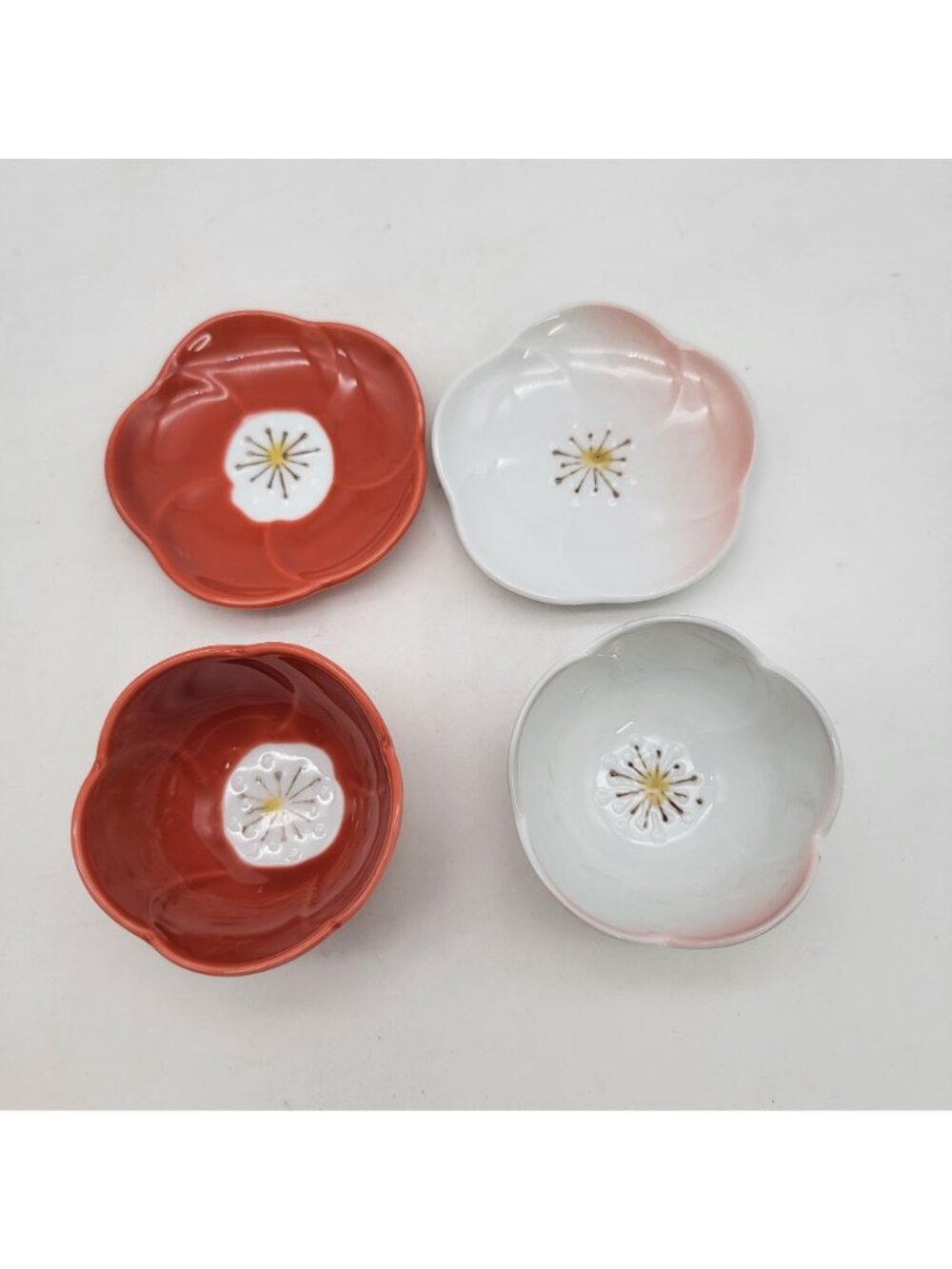 Utsuwa Japan Set Of 2 Petal Cups & Saucers  Red & White - Picture 5 of 7